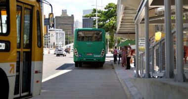 Artigo: Ônibus vão encerrar circulação mais cedo nesta sexta-feira (25)