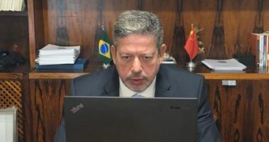Artigo: Discussão sobre voto impresso é perda de tempo, diz Arthur Lira