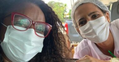 Artigo: Esquecida por Rui, Major Denice é vacinada contra a Covid-19
