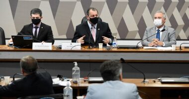 Artigo: Senadores suspendem sessão da CPI da Covid desta quinta-feira (17)