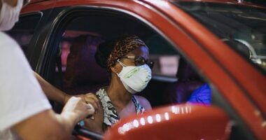 Artigo: Salvador tem Corujão para a aplicação da dose de reforço contra a covid-19 nesta segunda (14)