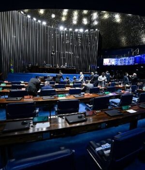 Artigo: Em votação relâmpago, CCJ do Senado aprova fim da escala 6×1