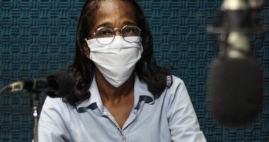 Artigo: Alvo de ameaças, prefeita de Cachoeira recebe homenagem da CMS