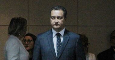 Artigo: Servidores baianos que não se vacinaram começam a ser afastados