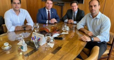 Artigo: Alexandre tem encontro com João Roma e irmãos Bolsonaro em Brasília