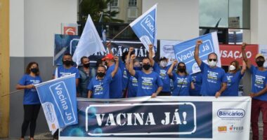 Artigo: Bancários fazem protesto pedindo vacinação da categoria