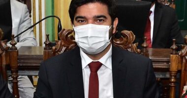 Artigo: Vereador entra na Justiça para adiantar intervalo de aplicação da Pfizer