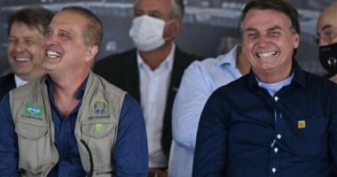 Artigo: Bolsonaro oficializa recriação de Ministério do Trabalho e nomeia Onyx
