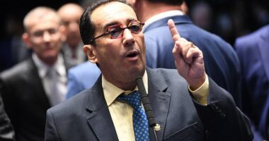 Artigo: Kajuru diz que não receberá André Mendonça