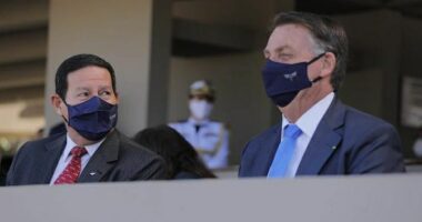 Artigo: Bolsonaro compartilha meme ‘debochando’ de Mourão no WhatsApp
