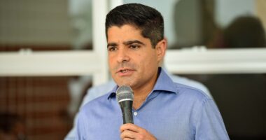 Artigo: Aliados de Neto se dividem entre candidatos a presidente