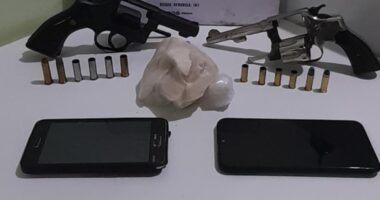 Artigo: Dupla suspeita homicídios morre após troca de tiros com a polícia