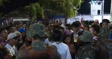 Artigo: Salvador: polícia encerra festa com cerca de 2 mil pessoas