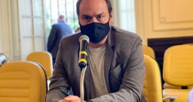 Artigo: Filho de Bolsonaro é citado como chefe de organização criminosa