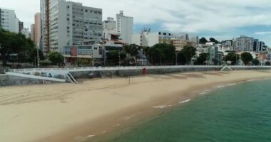 Artigo: Homem morre após ser baleado na praia do Porto da Barra