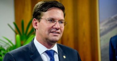 Artigo: Após foto, Roma revela conversa com João Leão sobre 2026