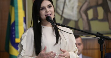 Artigo: “Eles riem e o povo se ferra”, diz Dayane Pimentel sobre Lula e Bolsonaro