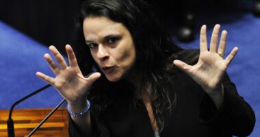 Artigo: Janaina Paschoal se coloca a disposição para ser vice de Bolsonaro