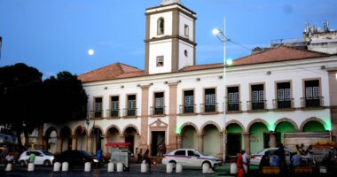 Artigo: Após alta de casos de Covid, Câmara de Salvador proíbe acesso do público