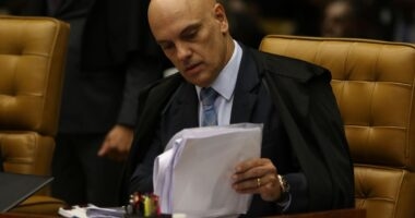Artigo: Moraes vota por condenação e diz que Bolsonaro “não sabe perder eleição”