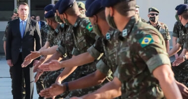 Artigo: Acompanhado de militares, Bolsonaro pode fazer duas visitas a Bahia em fevereiro