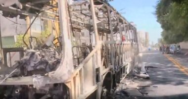 Artigo: Ônibus pega fogo na Pituba; pane elétrica pode ter motivado incêndio