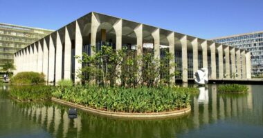 Artigo: Itamaraty afirma que 80 brasileiros já deixaram a Ucrânia e outros 100 ainda tentam sair