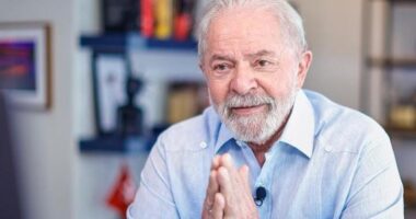 Artigo: Um mês depois da posse, Lula se muda para o Palácio do Planalto