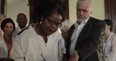 Artigo: Vilma Reis pede que Wagner aceite a ser candidato ao Governo do Estado