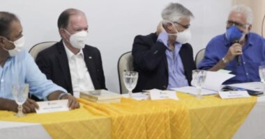 Artigo: Jaques Wagner se encontra com João Leão durante evento em Ilhéus