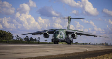 Artigo: Avião da FAB levará mantimentos para Kiev em missão de resgate de Brasileiros