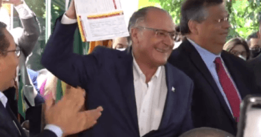 Artigo: Em evento, Geraldo Alckmin oficializa filiação ao PSB