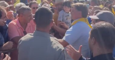 Artigo: Bolsonaro é recebido por multidão na Bahia