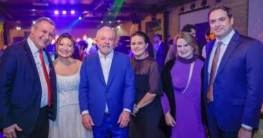 Artigo: “É de amor que nosso país precisa”, diz Rui ao publicar foto com Lula em casamento