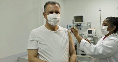 Artigo: Rui Costa toma 4ª dose da vacina contra a Covid: “Vacina no braço para dançar em paz”