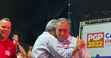 Artigo: Após decisão da Justiça, Rui usa adesivo com número do PT: “Me dê aqui”