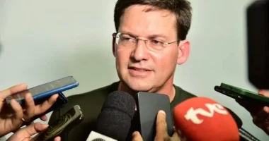 Artigo: Roma ironiza Neto por reclamações de “perseguição” de Rui Costa