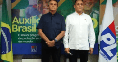 Artigo: Advogado da família Bolsonaro vai disputar vaga na Câmara dos Deputados