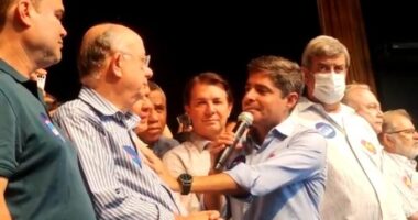 Artigo: ‘Promovido’, Zé Ronaldo minimiza ‘crise’ e faz afago a Neto: “É o melhor para a Bahia”