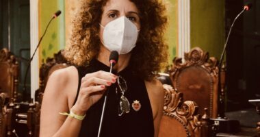 Artigo: Barreiras: Maria Marighella presta solidariedade à família de jovem morta em escola