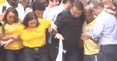Artigo: Palanque de Bolsonaro quase cai durante ato no Rio de Janeiro