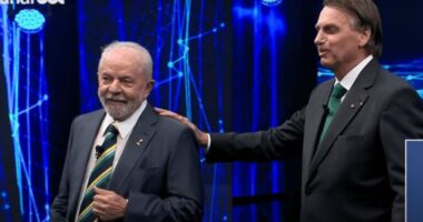 Artigo: Em dia de operação, Governo brinca com ação da PF contra filho de Bolsonaro