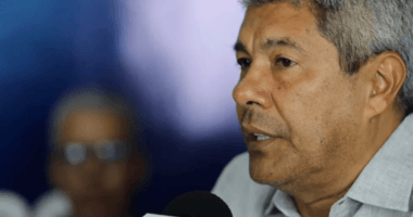 Artigo: Jerônimo lamenta confusão durante protesto de professores na CMS