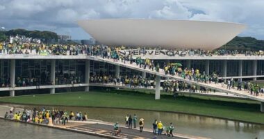 Artigo: AGU estima R$ 18,5 milhões em danos causados por ataque aos três poderes