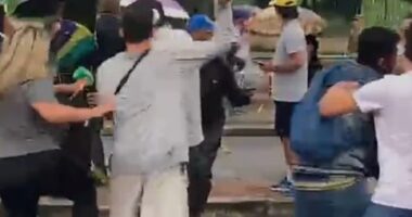 Artigo: Bolsonaristas partem para cima jornalistas durante expulsão de acampamento