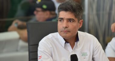 Artigo: Folha de S. Paulo coloca candidatura de ACM Neto como parte do Centrão