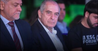 Artigo: Ex-senador da República, pai de ACM Neto aparece em evento ao lado de prefeito