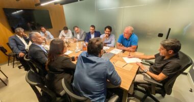 Artigo: Após ‘descanso’ no exterior, ACM Neto reúne deputados da oposição