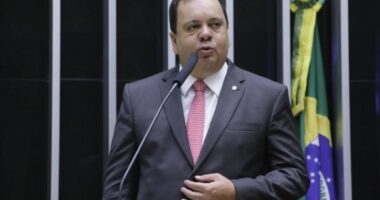 Artigo: Elmar vira peça fundamental no tabuleiro político nacional, apontam aliados