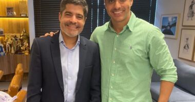 Artigo: Após faltar ao 2 de Julho, Neto reaparece em Salvador e se reúne com vereador